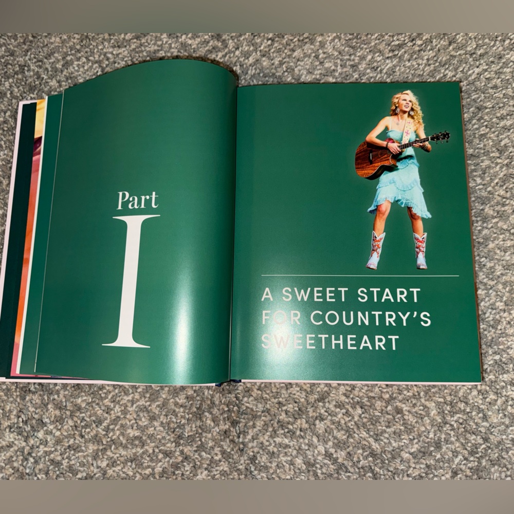 Taylor Swift Style: Fashion Through the Eras - Picture 13 of 15